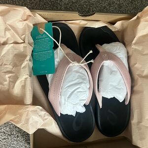 New! OluKai Sandals in Pink